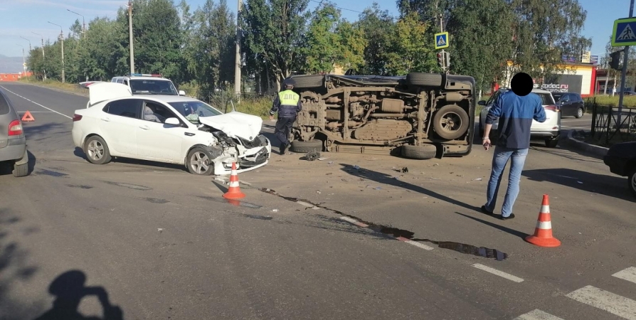 В ДТП с перевернувшимся авто в Мончегорске пострадал человек
