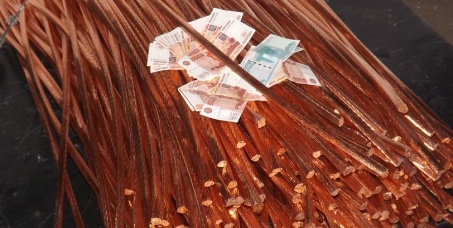 На промпредприятии в Ловозерском районе украли цветмет и деньги