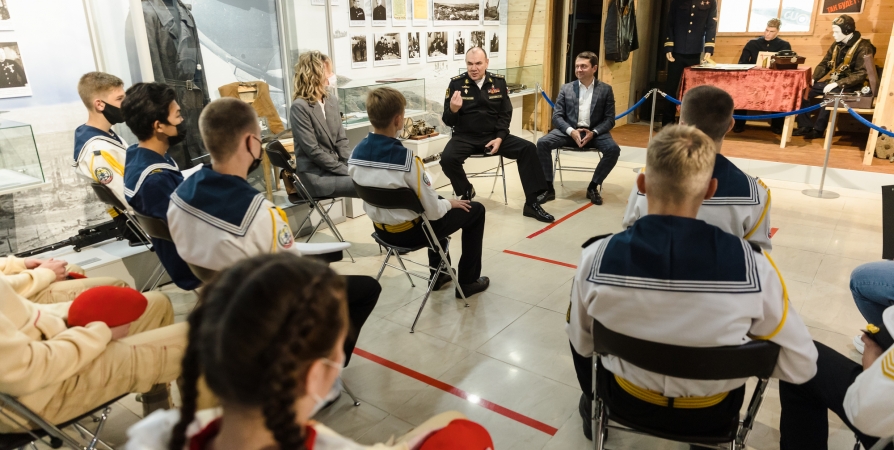 Андрей Чибис встретился с молодежью накануне 45-летия музея Северного флота