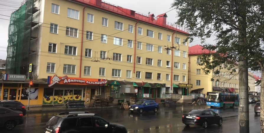 В октябре завершат работы по крышам и фасадам домов на Коминтерна в Мурманске