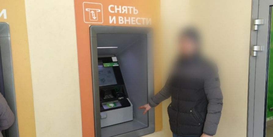 Экс-начальник медсанчасти в Полярном выписывала сотрудникам премии и забирала часть денег