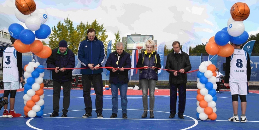В Полярных Зорях открыли уникальный баскетбольный стадион