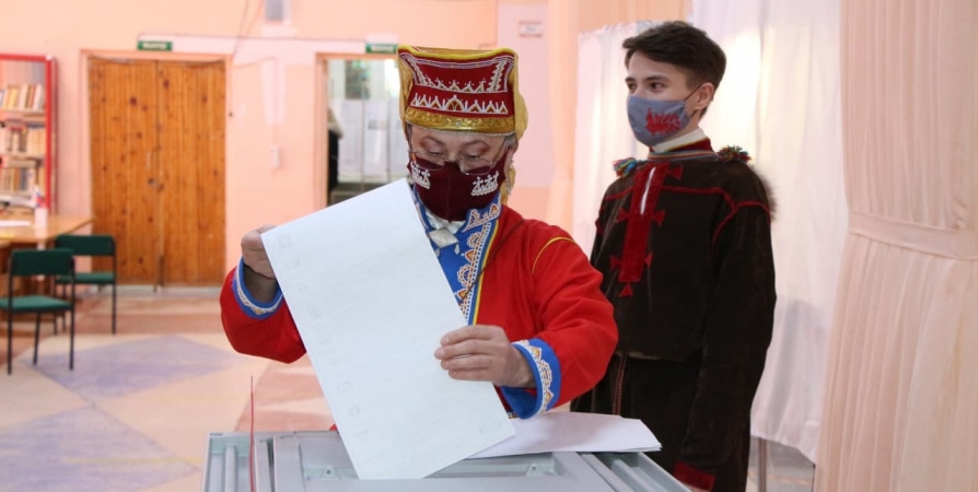 Саами Мурманской области пришли на выборы в традиционных костюмах