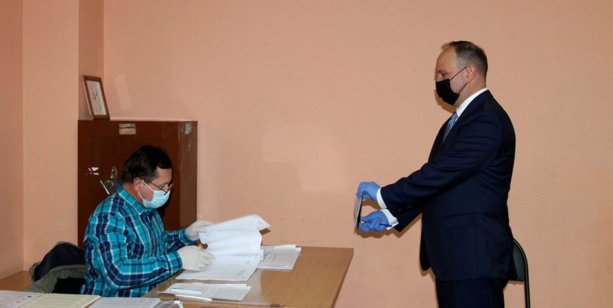 Председатель мурманского Избиркома отдал свой голос на выборах