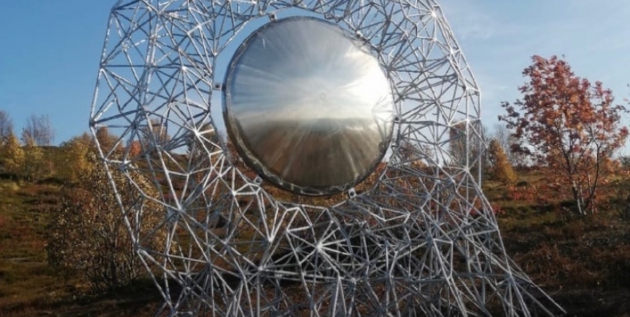 Мурманчан возмутил вандализм на арт-объекте «Солнце-барабан»