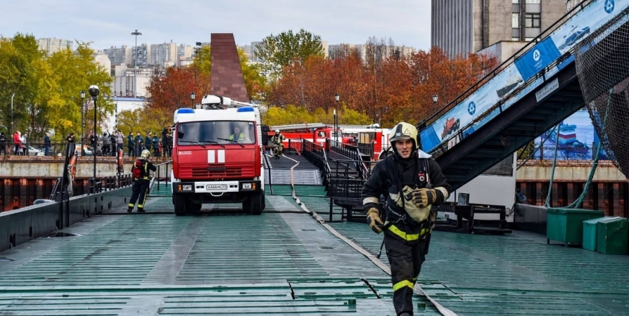 В Мурманске на ледоколе «Ленин» пожарные провели учения