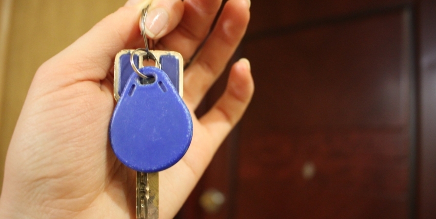Тайник для ключа в подъезде обернулся кражей из квартиры в Кандалакше
