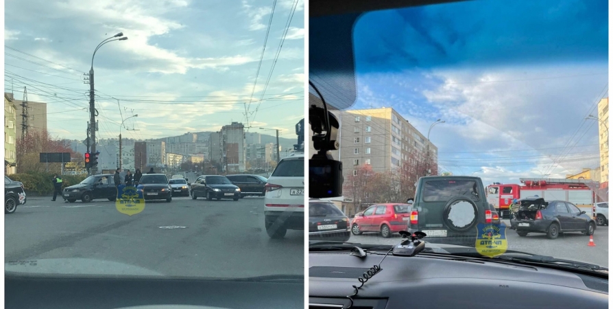 В массовом ДТП на перекрестке в Мурманске пострадал человек