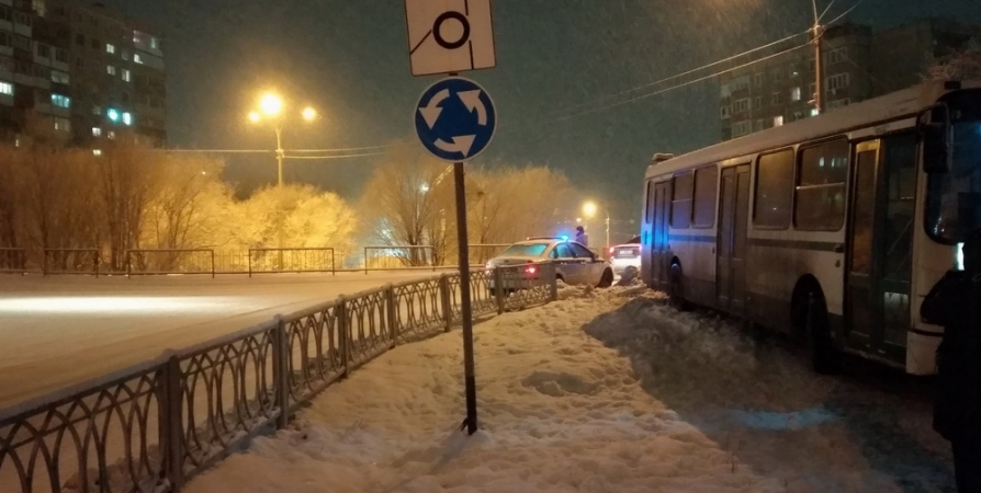 В Мурманске в ДТП с автобусом обошлось без пострадавших