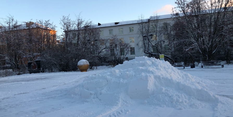 За прошедшую неделю в Мурманске вывезли 11 тысяч «кубов» снега