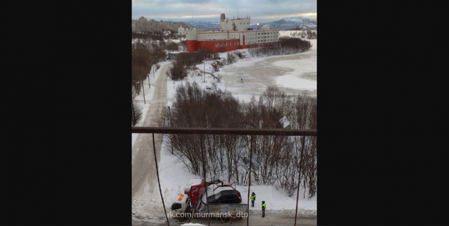 Мурманчане предупредили водителей об эвакуации авто у Семеновского озера