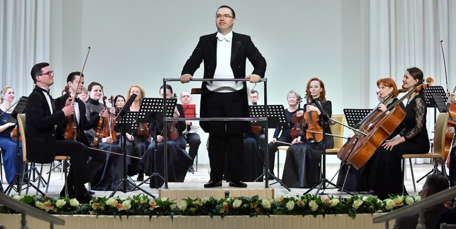 Мурманский филармонический оркестр выступит под управлением дирижера Дмитрия Полякова