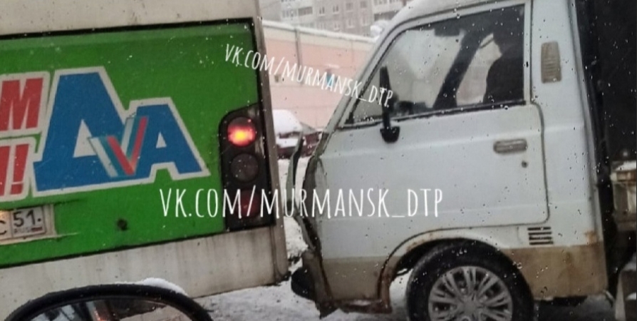 ДТП с автобусом в Мурманске обошлось без пострадавших