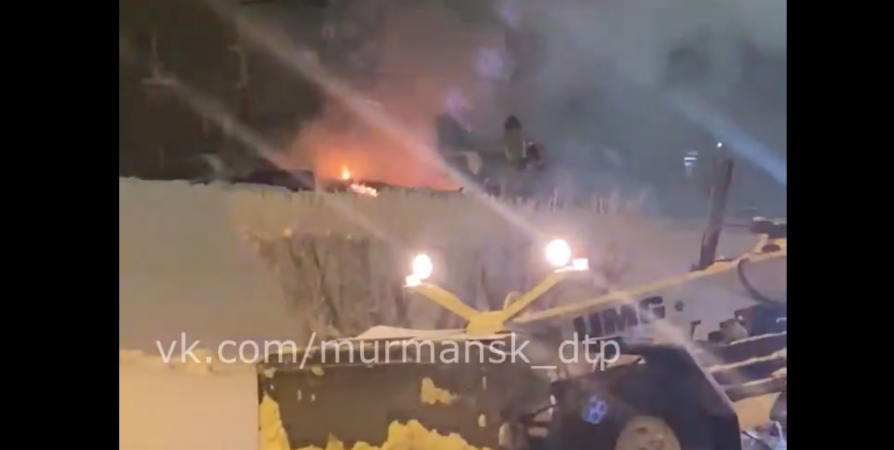 В Мурманске на Кольском сгорело авто