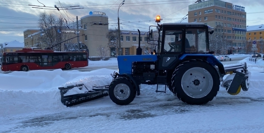 В Мурманске за сутки вывезли более 8 тысяч «кубов» снега