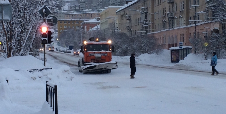 В Мурманске за сутки вывезли 4460 кубометров снега