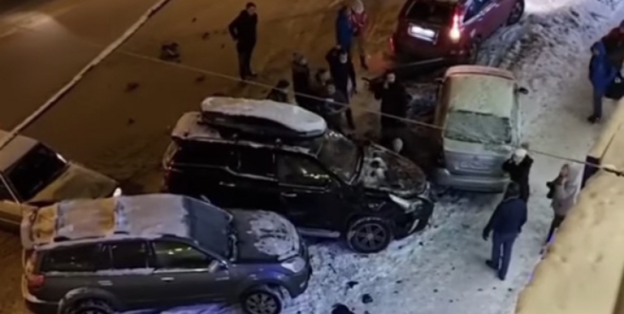 Из-за плохого самочувствия водитель въехал в припаркованные авто в Мурманске