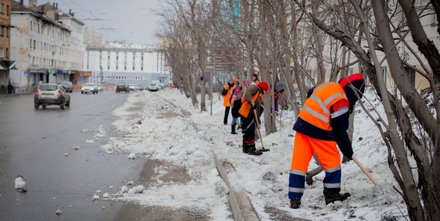 8208 кубометров снега вывезли с улиц Мурманска