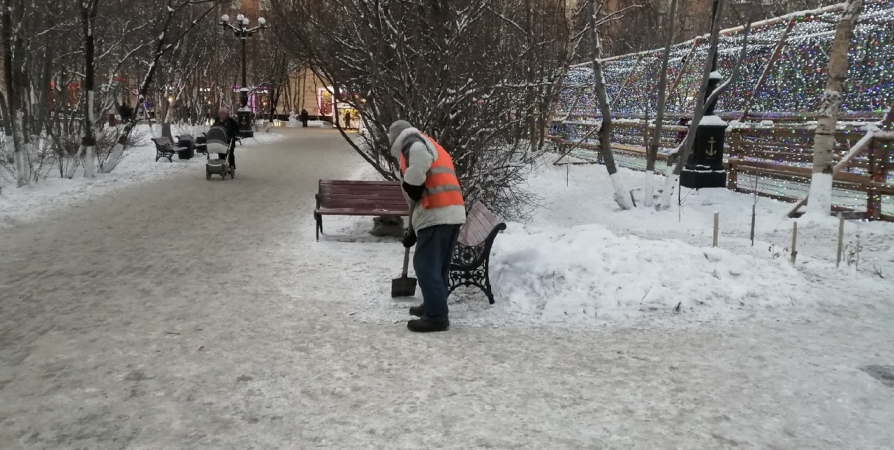 За сутки с улиц Мурманска убрали 4260 кубометров снега