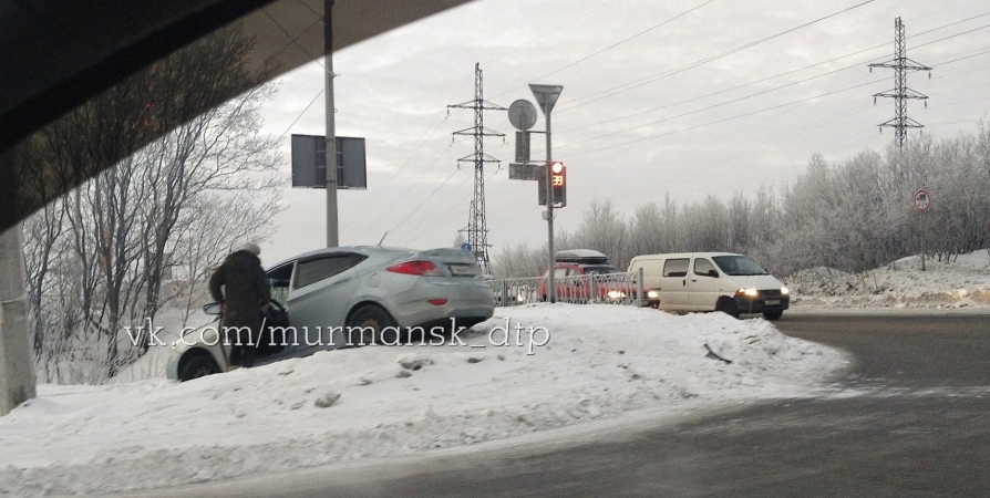 В ДТП со съехавшим в кювет авто в Мурманске обошлось без пострадавших