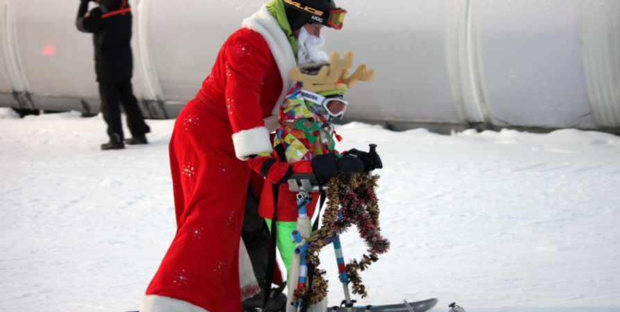 Арктический фудтрак на склоне Кировска откроет Дед Мороз на лыжах