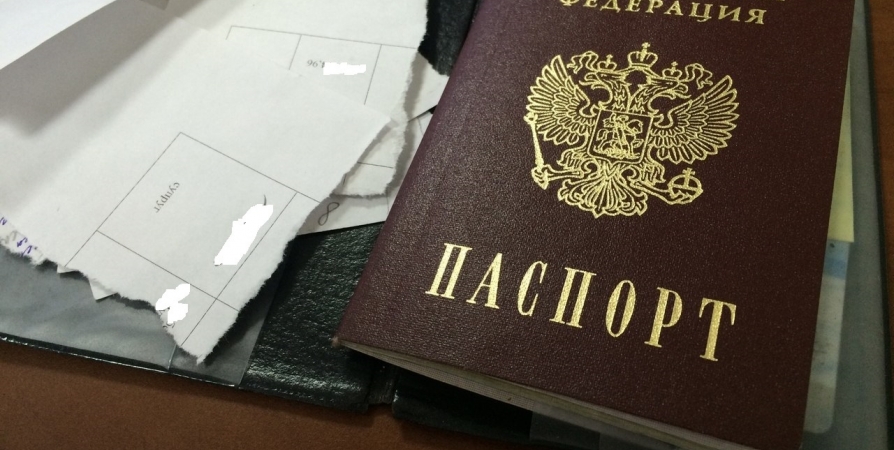 Житель Александровска порвал документы жены из-за пропущенных звонков