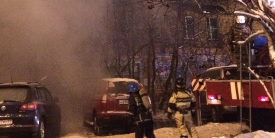 В Мурманске спасли человека при пожаре в неэксплуатируемом здании