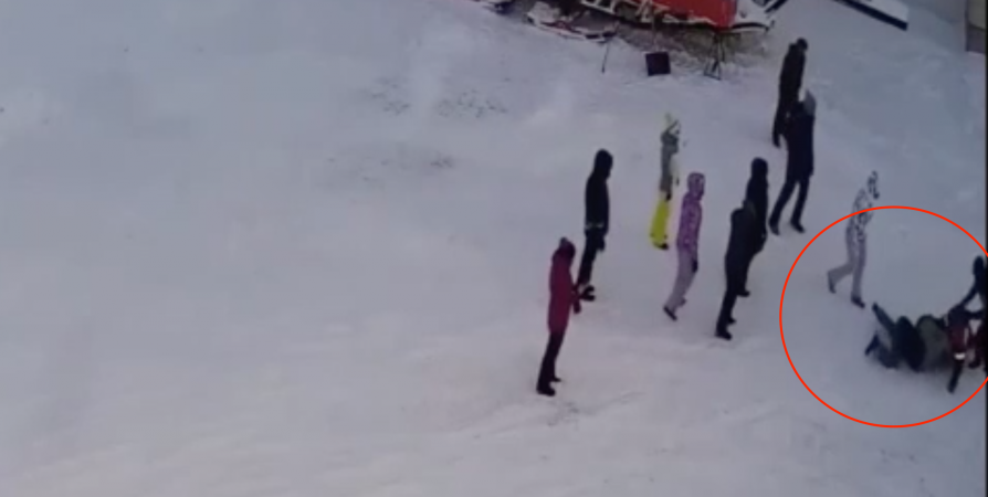 Туристы напали на руководителя «Снежной Деревни» в Кировске