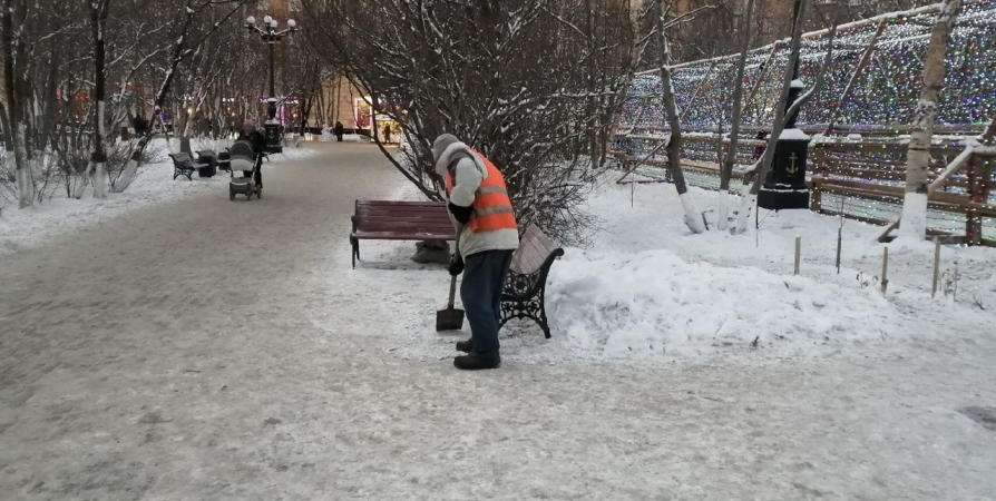 В Мурманске снег складировали с нарушением СанПиН