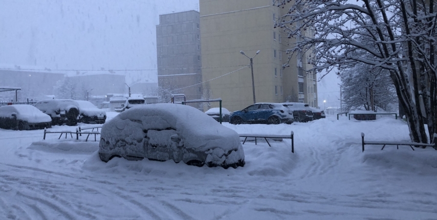 В Мурманске из-за снегопада корректируют график уборки улиц