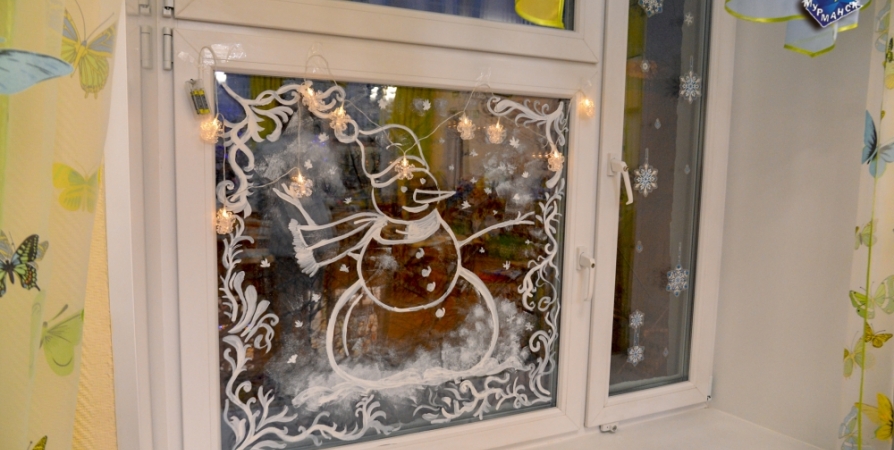 В Мурманске традиционно проходит конкурс «Окно в праздник»