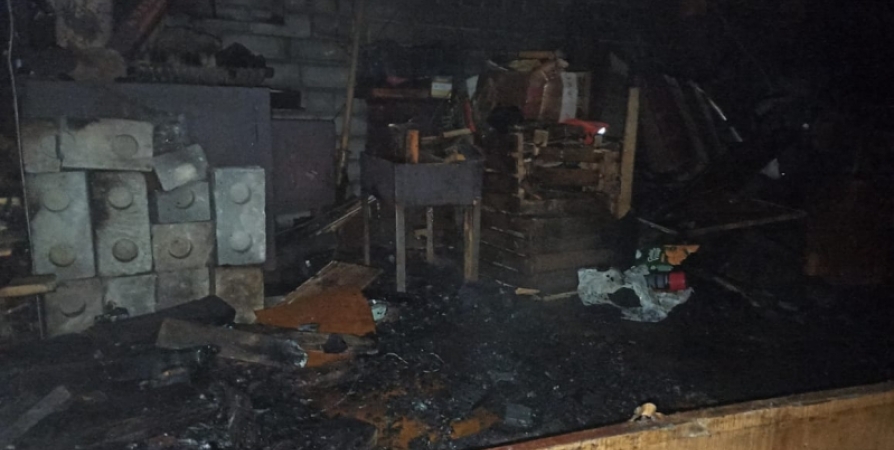 В Оленегорске мужчина погиб при пожаре в гараже