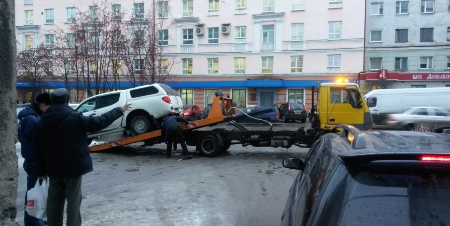Приехавший в Мурманск на обследование мужчина украл на эвакуаторе Volvo