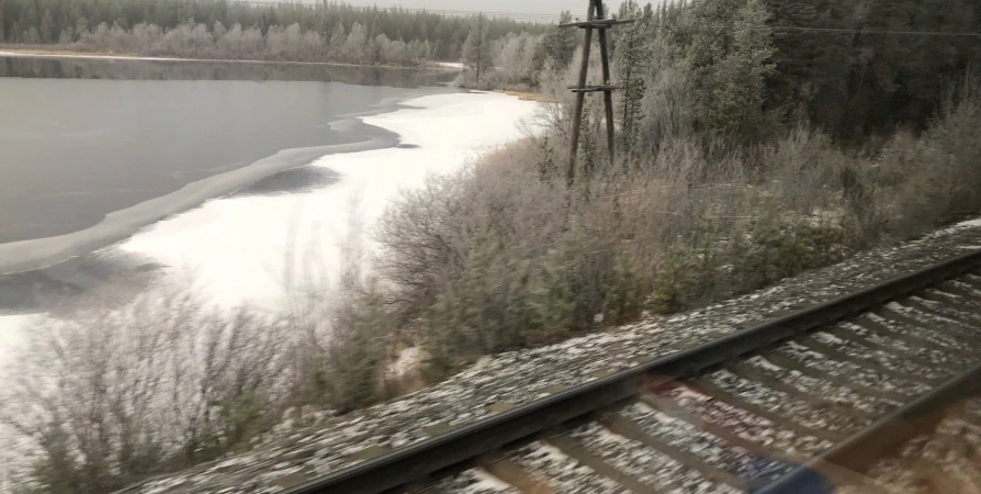 В Кандалакше проверят безопасность заснеженного железнодорожного путепровода