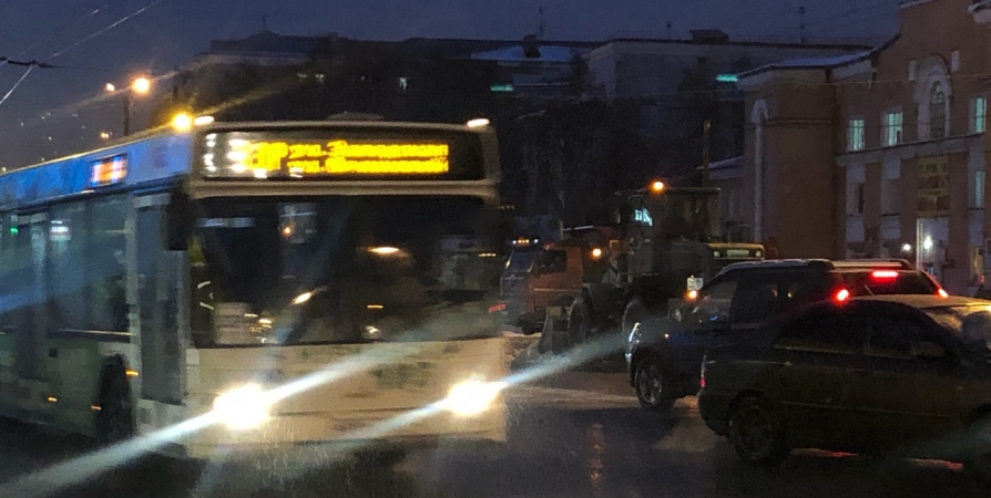 Из-за брошенных авто микрорайон в Мурманске остался без общественного транспорта