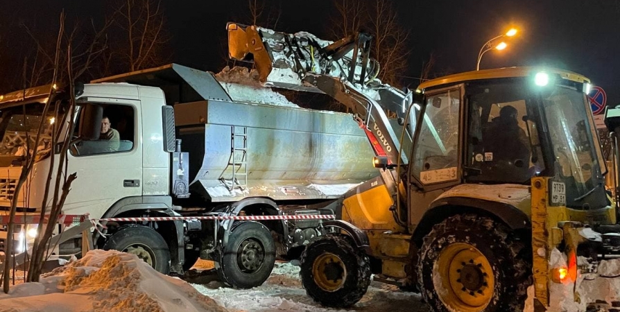 За сутки от снега очистили около 500 дворов в Мурманске