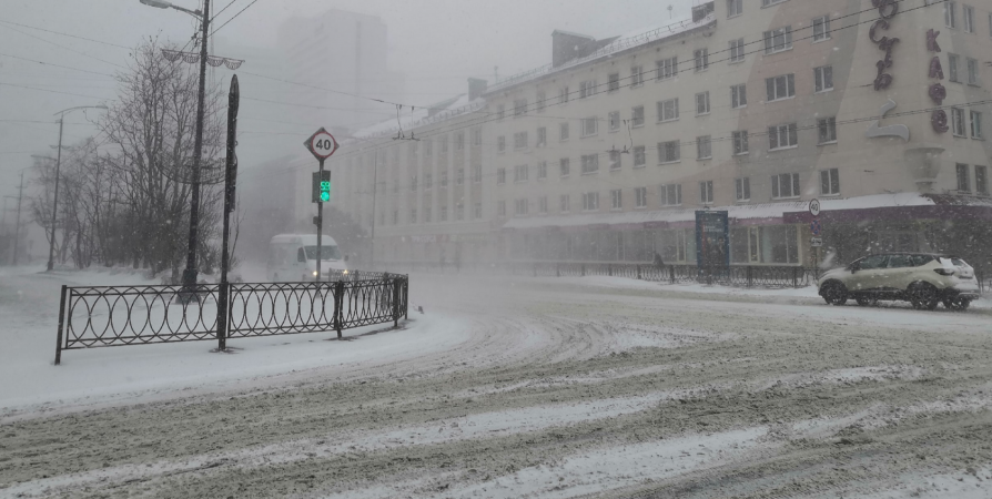 Сегодня в Мурманской области сильный ветер и снег