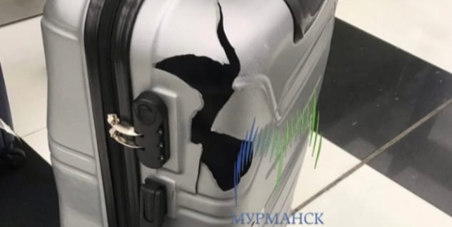 Пассажир аэропорта в Мурманске пожаловался на разбитый чемодан