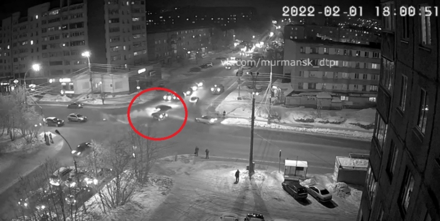 ДТП на перекрестке в Мурманске попало на видео