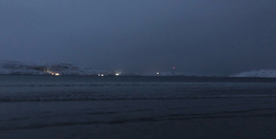 В Баренцевом море четырех человек спасли с тонущего судна