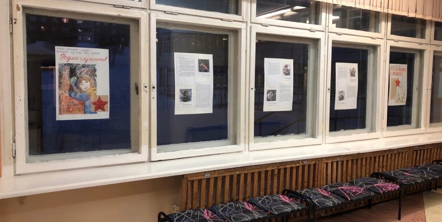 В мурманской гимназии открылась выставка в честь пионеров-героев войны