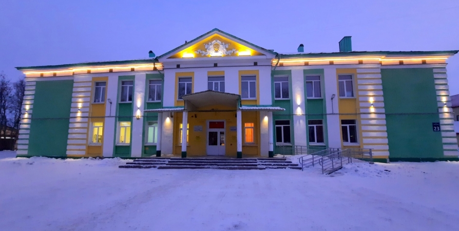 Школы Североморска украсили архитектурной подсветкой