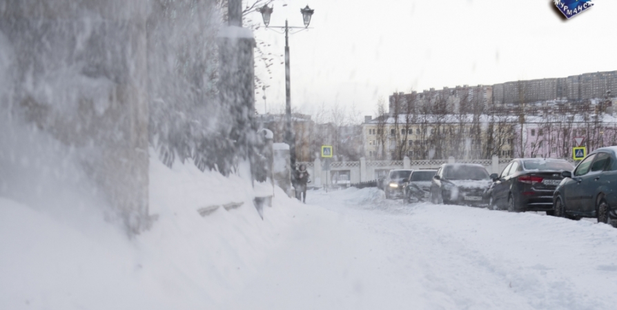В Мурманске за ночь выпала треть месячной нормы снега