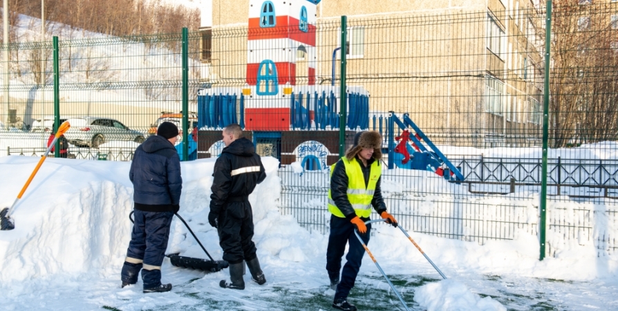Уборка снега на спортплощадке Мурманска не вызвала нареканий