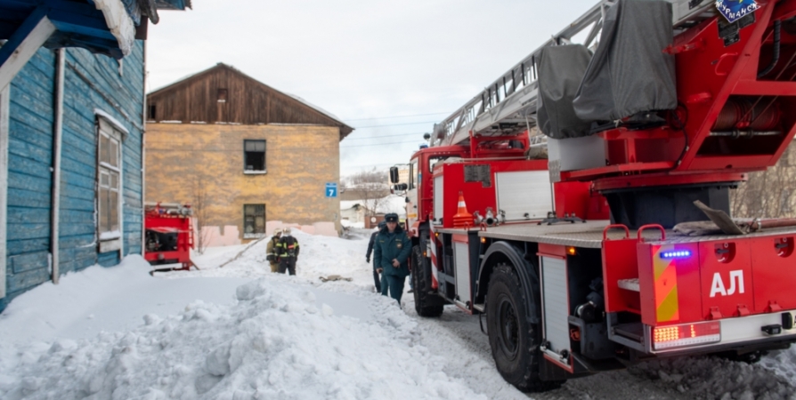 Пожар на Пищевиков в Мурманске обошелся без жертв и пострадавших