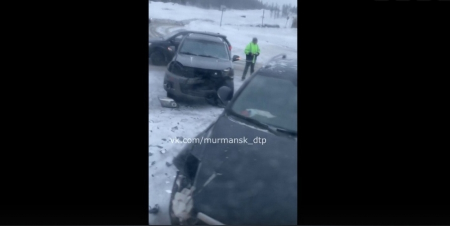 В ДТП в Мурманске на Героев-североморцев пострадал водитель Toyota