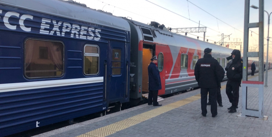 До конца мая отменили поезд из Мурманска в Адлер
