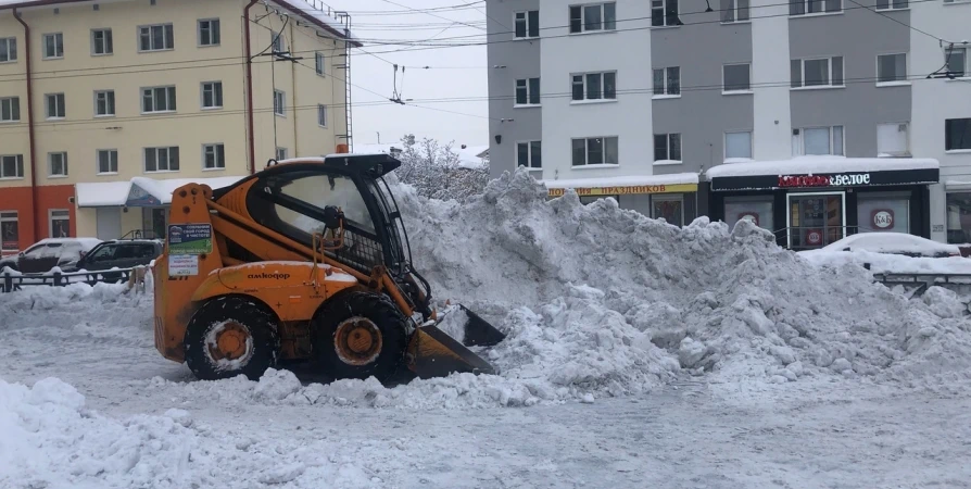 20,5 тысячи кубометров снега вывезли с улиц Мурманска за сутки