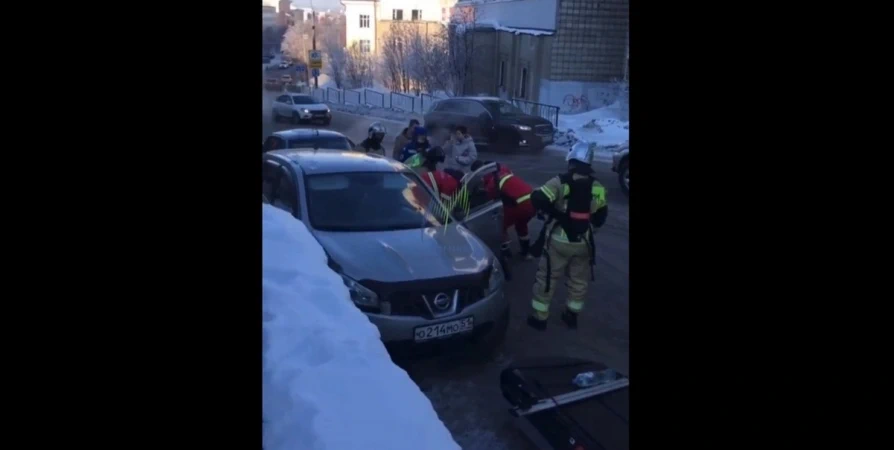 В ДТП с автобусом в Мурманске пострадала водитель легковушки