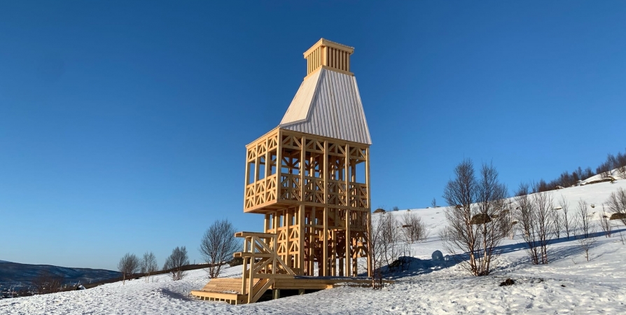В Мурманске на Достоевского достроили смотровую башню-маяк